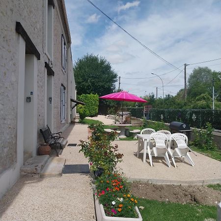 Gite Dans Une Ancienne Corps De Ferme D Provins Exterior photo